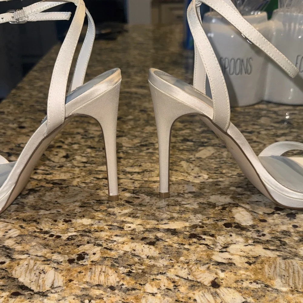 Nine West loolah satin shoes NEVER WORN NWT